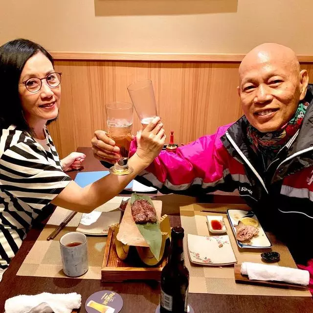 愛情對於他們來說晚一點沒關係,汪明荃和羅家英結婚10年依舊恩愛