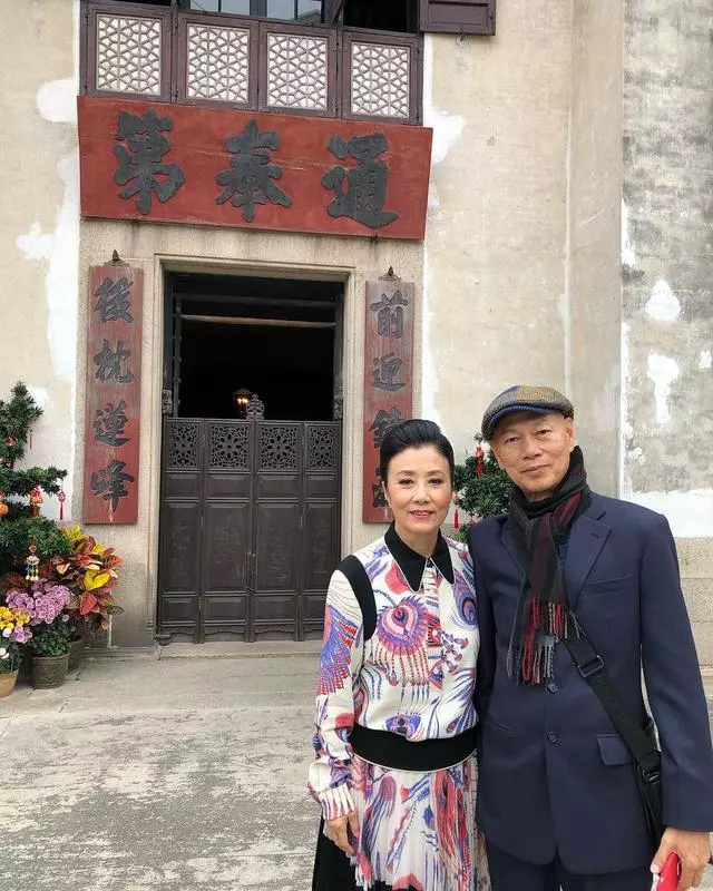 愛情對於他們來說晚一點沒關係,汪明荃和羅家英結婚10年依舊恩愛