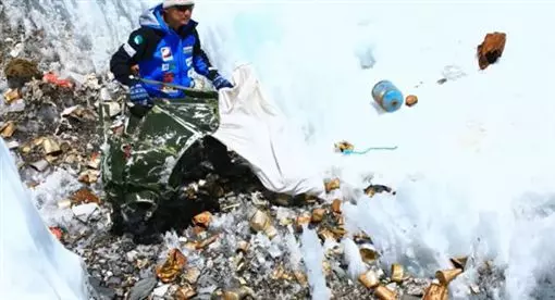 聖母峰淨山大發現!竟然還有「這個」