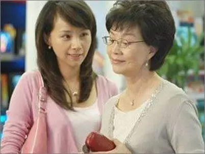 弟弟結婚,母親讓我拿十五萬,不料被家婆碰見後母親再也沒上我家