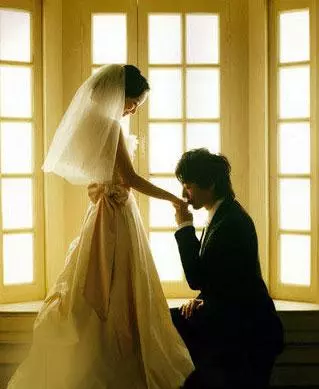 家婆給我們買婚房,婚後不久小叔拿著房產證上門要房子!