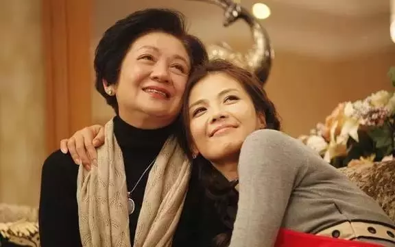 家婆給我們買婚房,婚後不久小叔拿著房產證上門要房子!