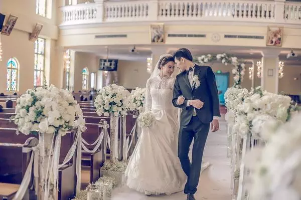 婚禮當天家婆給了我一耳光,老公當眾取消婚禮,我不知所措!