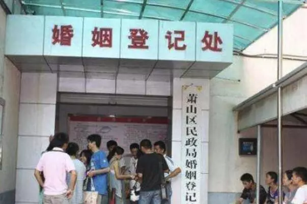 離婚當天家公叫我退彩禮,還被小姑打,第二天家公神色全變了!