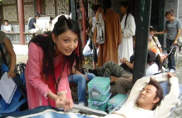 曾被樹枝刺穿肺部昏迷,一個月後老公求婚成功,如今曬女兒幸福合照!