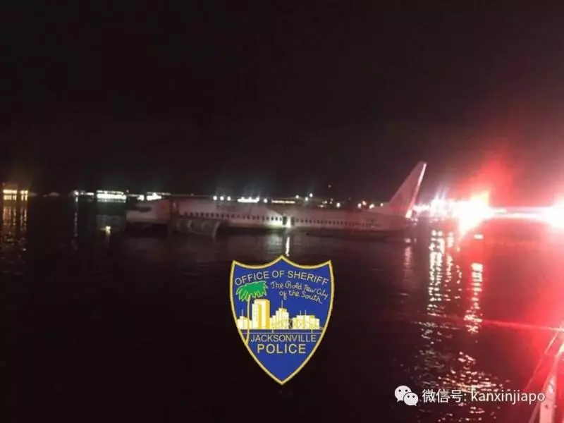 波音737飛機又出事,衝出跑道墜河裡