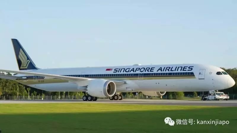 波音737飛機又出事,衝出跑道墜河裡