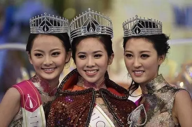 何艷娟榮升百億地產富豪新歡,究竟她有何魅力頻吸引成熟多金男?