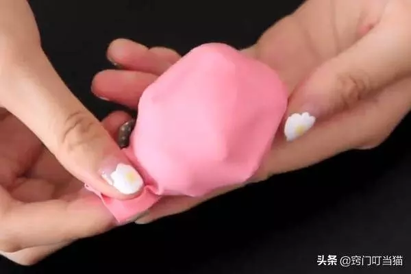 把大蒜裝進氣球裡面,好多人不知道有啥用,但用過的人都夸好