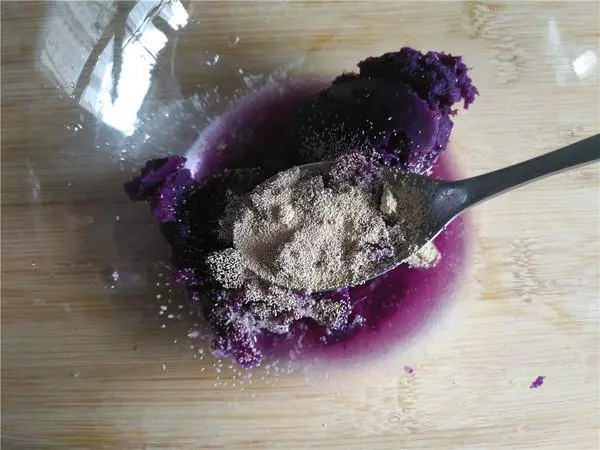 這個南瓜紫薯發糕,真心是我家裡最常見的早餐之一了