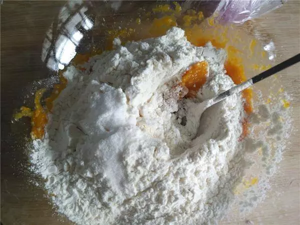 這個南瓜紫薯發糕,真心是我家裡最常見的早餐之一了