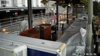 新加坡路邊驚現「慣偷」,順走珍貴古董全過程曝光 !