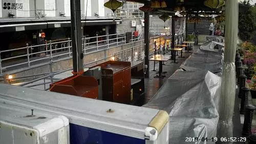 新加坡路邊驚現「慣偷」,順走珍貴古董全過程曝光 !