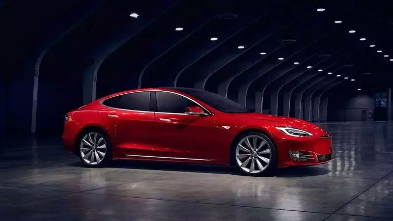 世界第三快的超級房車?來自特斯拉
