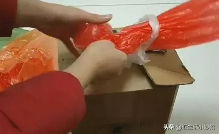 購物袋太多只能扔掉?教你一個收納方法,一年省下不少錢