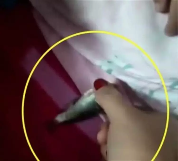 兒子房間飄來「那股濃厚腥臭味」!媽媽手刀衝進房間掀開被子…猛然嚇傻了:這啥!