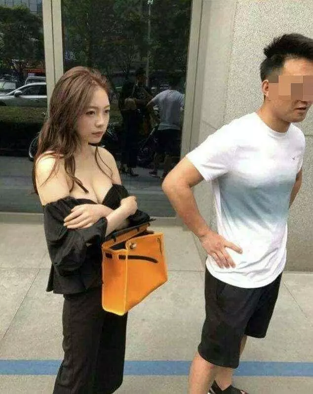 去年6月,一名辣露北半球的正妹引起了網友的關注