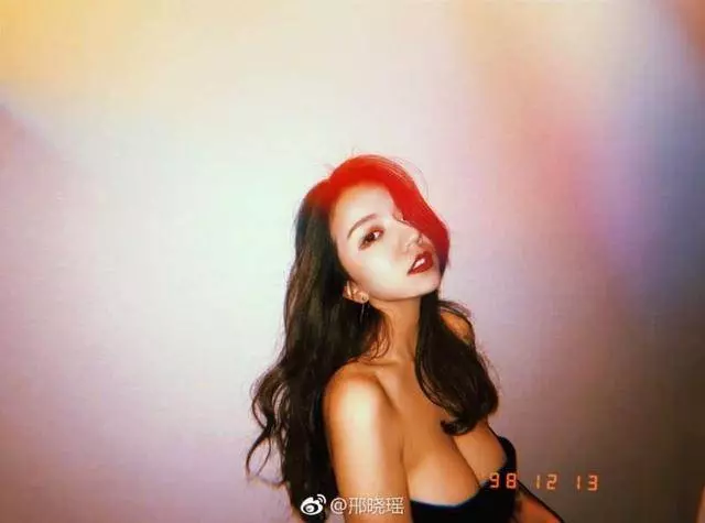 去年6月,一名辣露北半球的正妹引起了網友的關注