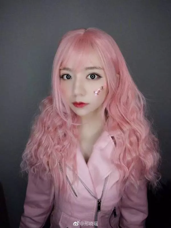 去年6月,一名辣露北半球的正妹引起了網友的關注
