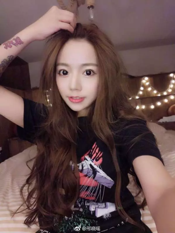 去年6月,一名辣露北半球的正妹引起了網友的關注