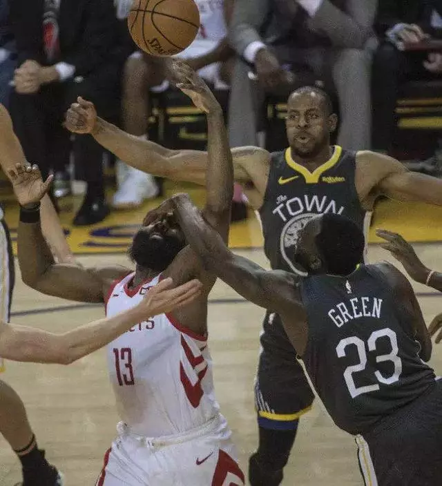 聯盟公敵!他是當今NBA動作最大的球員?