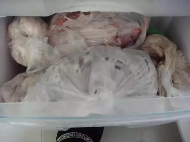 給貓狗吃生骨肉並不會增加攻擊性,生肉正確清潔後利於健康