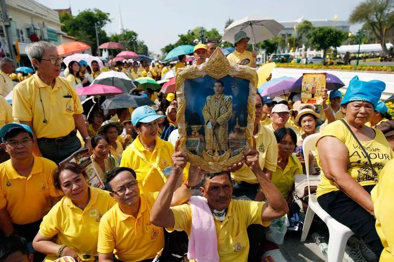 泰王巡遊 民眾致敬及祝福