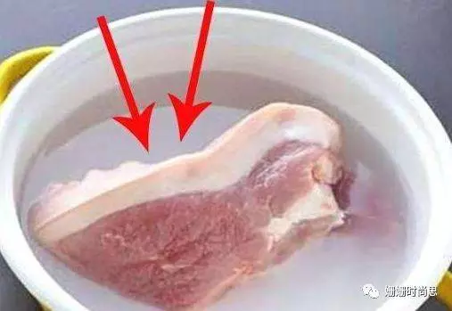 無論解凍啥肉,別再用水泡!牢記這「4招」,6分鐘就搞定冷凍肉!