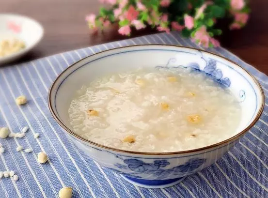 花椒+生薑,不出二周,不僅腿不痛了,膝蓋積液也慢慢沒有了,膝蓋不好的趕緊試試