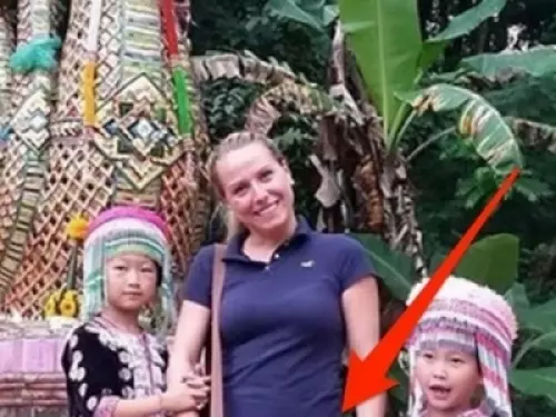 這個女子在泰國度假時,跟當地的民族兒童拍了一張合照!回家後她才發現自己竟拍下了「人性最醜惡的一面」