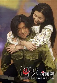 不雅照公開那天!「謝霆鋒」一回家「張柏芝」痛哭說:「照片被公開了…」,然後…他就這樣說......
