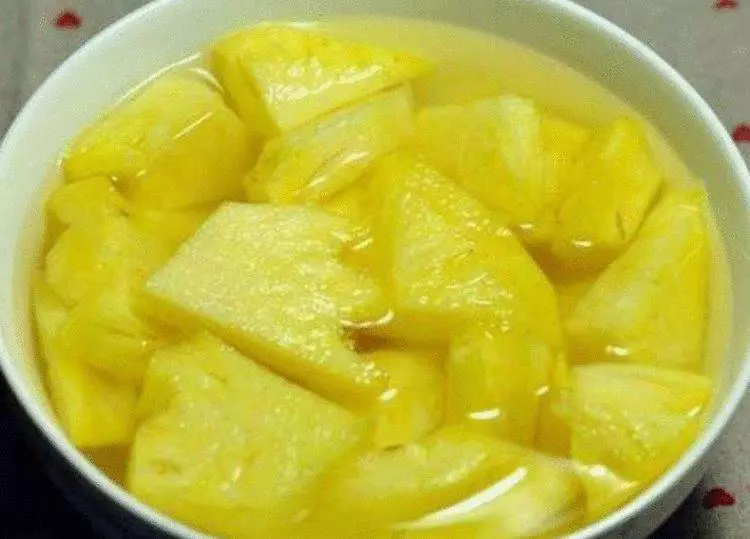 吃鳳梨好處多多,但吃完鳳梨別碰2物,可能是在「喂毒」,希望知道的不晚