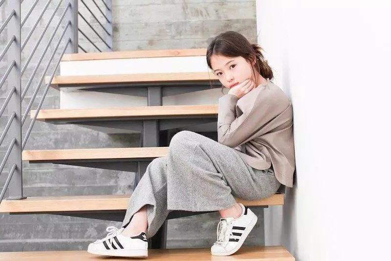 這名才8歲史上最「性感小女孩」的網美,大家吵著等她10年,當網友看到媽媽竟爆衝:「母親終究是本體啊」