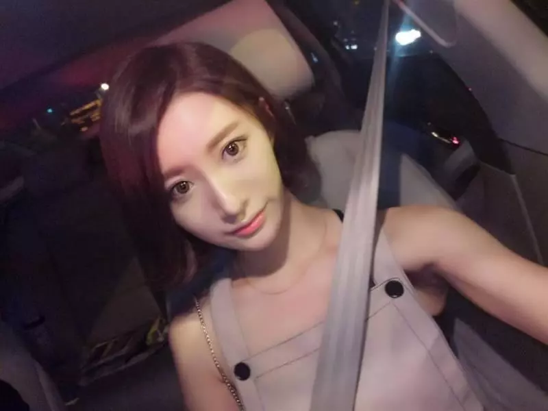女子和男友同居三年從未卸妝,男友好奇要卸,看到女子「素顏」後轉身奪門而出!