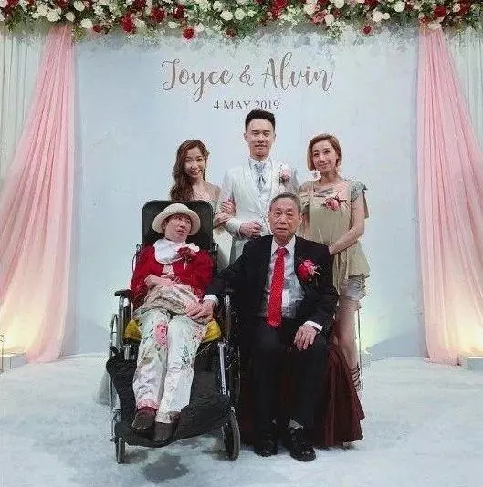 中風母親坐輪椅出席婚禮!37歲女神榮升大姑奶:媽媽神志尚未甦醒