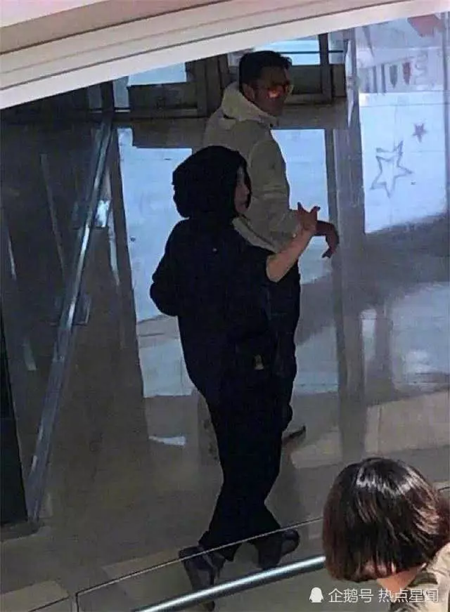已和王菲結婚?謝霆鋒演講稱有兩兒兩女妻子是巨星(組圖)