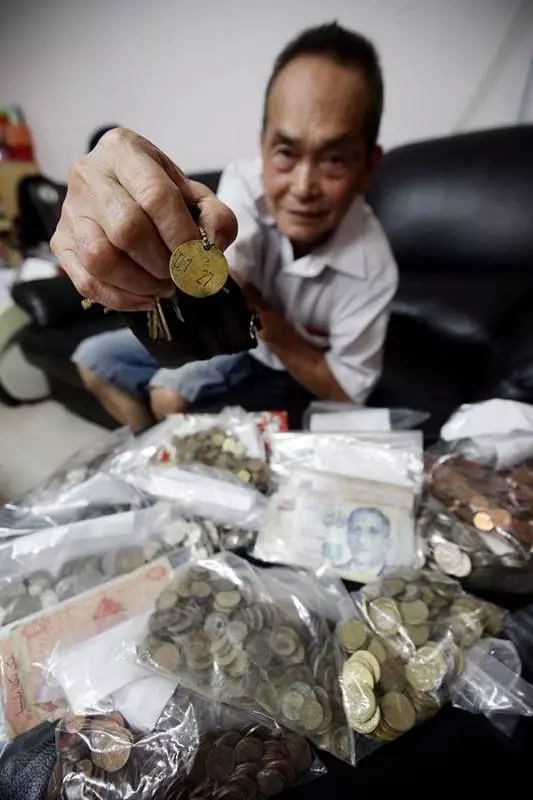 《贊爆》阿伯撿硬幣30年 「0127」中二獎捐慈善