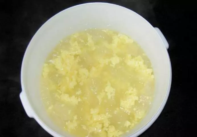 明天早晨喝一碗開水「沖雞蛋」,晚上睡得香,看物更清晰,3個好處可能悄悄來臨