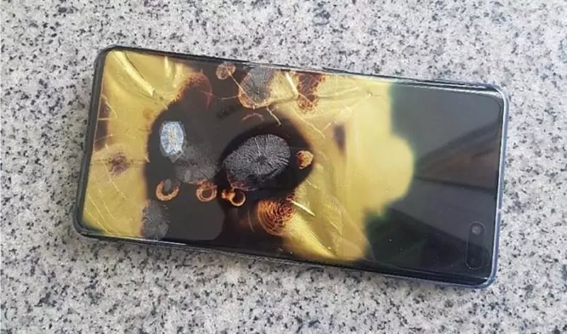 摺疊手機問題未解 三星S10 5G版爆出自燃事件