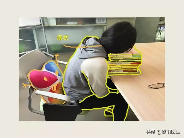 這6種午睡姿勢非常不健康,別告訴我你沒用過
