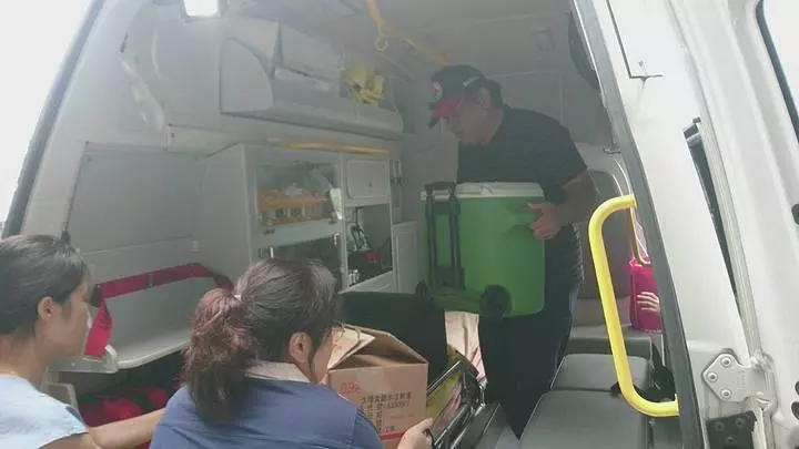 24歲女消防員大愛器捐,警車開道一路飆速120公裡,穿雪隧半小時直送台北!