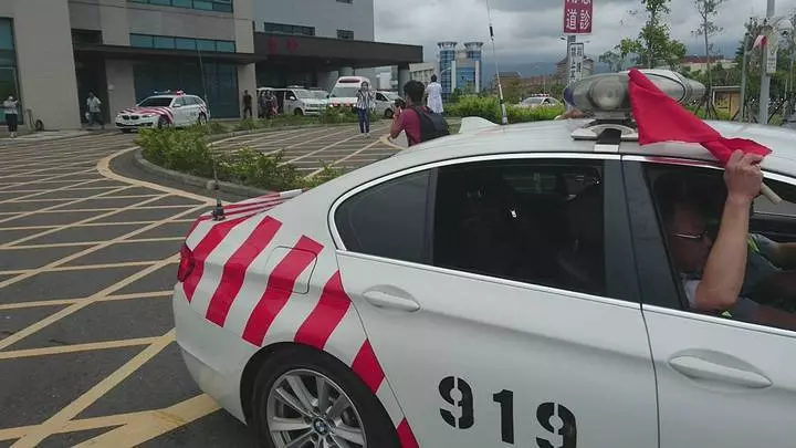 24歲女消防員大愛器捐,警車開道一路飆速120公裡,穿雪隧半小時直送台北!