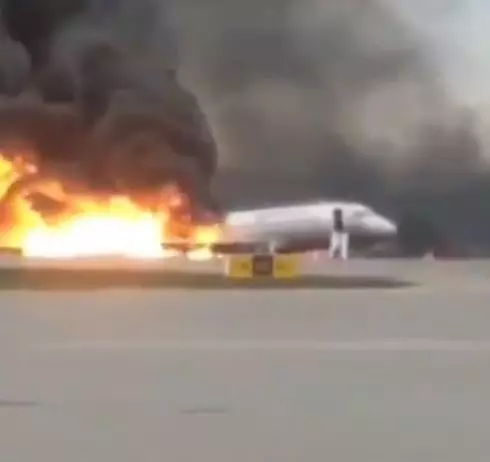 俄客機起火迫降!機上78人已41死
