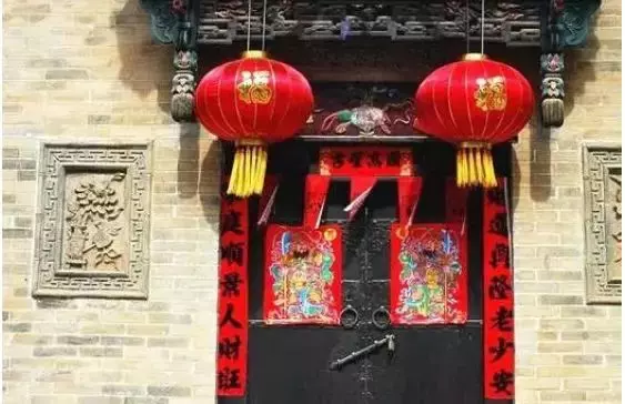 老祖宗話不假:大門有此「 物」,家宅興,子女發,夫妻和!