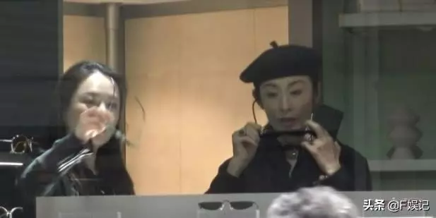 張敏透露考慮復出拍戲,和朋友逛街氣質依舊可瘦了太多!