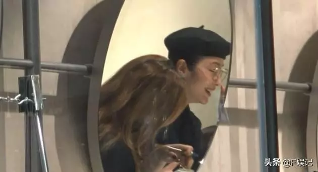 張敏透露考慮復出拍戲,和朋友逛街氣質依舊可瘦了太多!