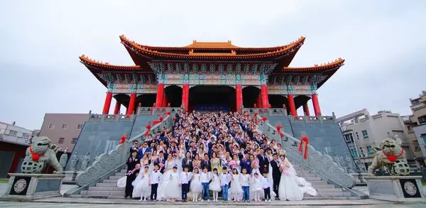 「大甲媽祖」嫁女兒!百萬名車載送99對新人,接受鎮瀾宮「媽祖福證」,「12項好禮」還加碼送!