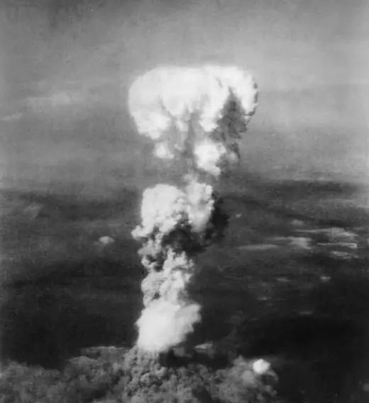 原子彈爆炸時,跳進水裡能保住性命嗎?日本人用親身體驗揭開謎底