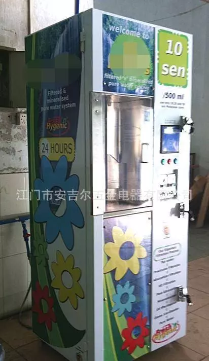 投錢裝水的公共飲水機一打開竟然如此骯髒!網友:哇佬~比kopi o還要o!