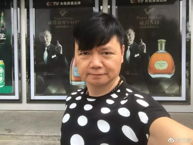艾威人生低潮花盡積蓄為妻治病 經濟困難仍堅持助養28位兒童!
